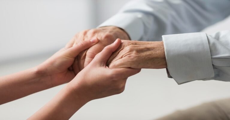 Realizarán un taller de autocuidado para familiares de personas con demencia