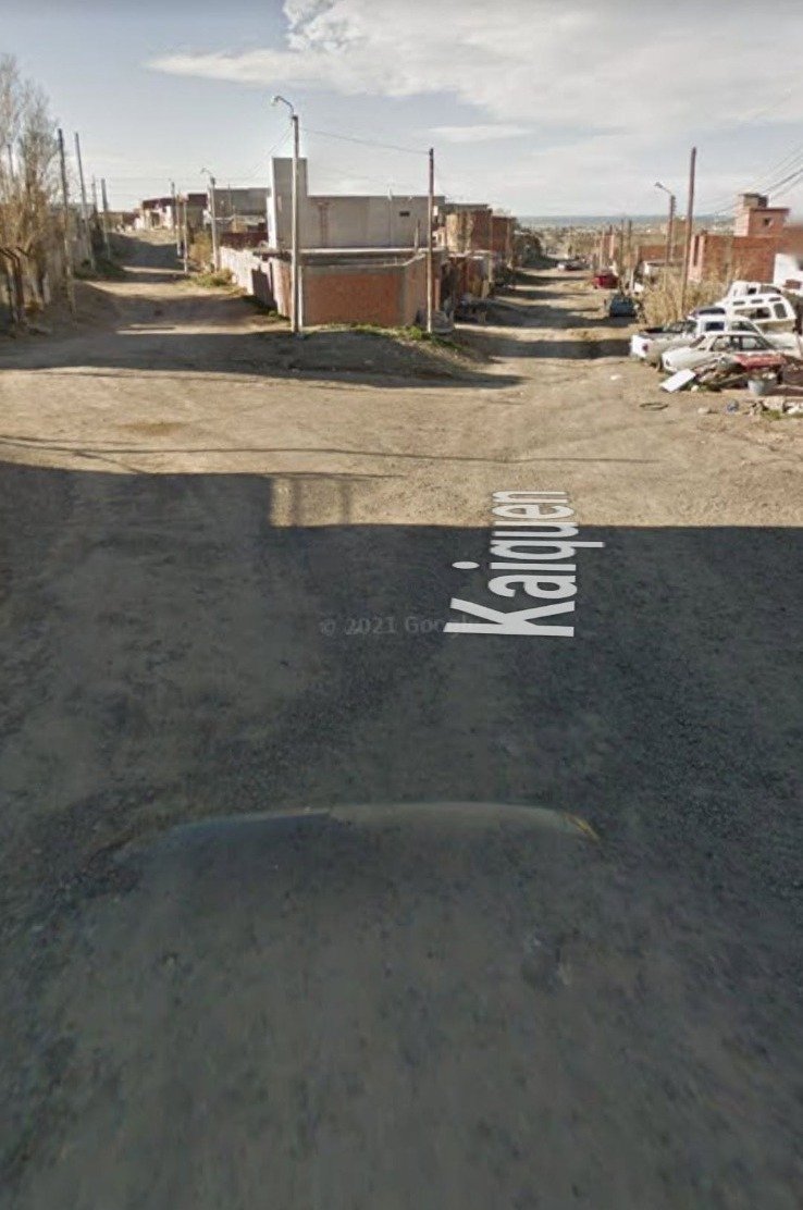 Lo intentaron apuñalar para robarle los botines y fue a trabajar herido