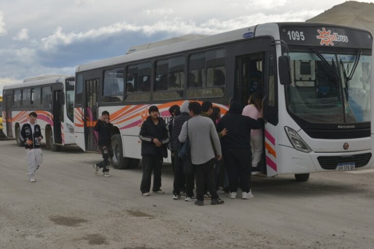 Garantizan transporte gratuito para que alumnos de Comodoro asistan a la 3° edición de EduCO