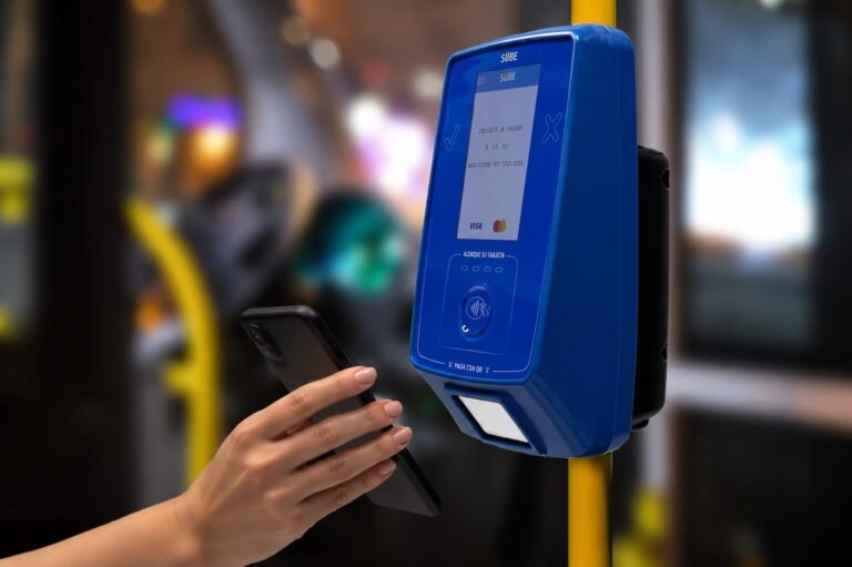 Chubut impulsa un descuento en transporte público pagando con MasterDebit del Banco del Chubut