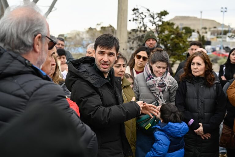 Torres asignará terrenos cedidos por YPF para reubicar a las familias afectadas por el Cerro Hermitte