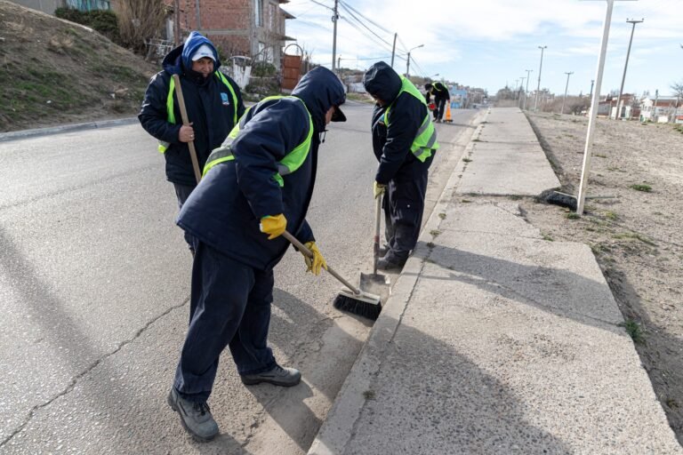 Refuerzan la limpieza de espacios públicos y piden mayor compromiso a los vecinos