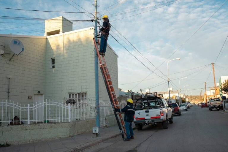 La SCPL extiende su red de fibra óptica y sumará internet para más de 1200 familias