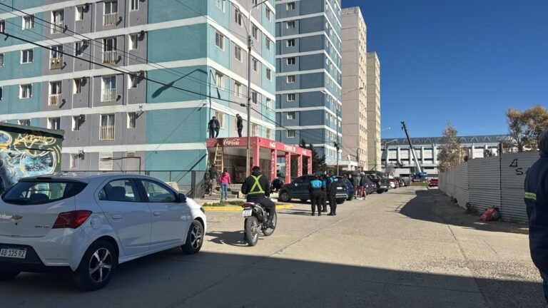 Un niño de 9 años cayó desde un quinto piso y se encuentra grave