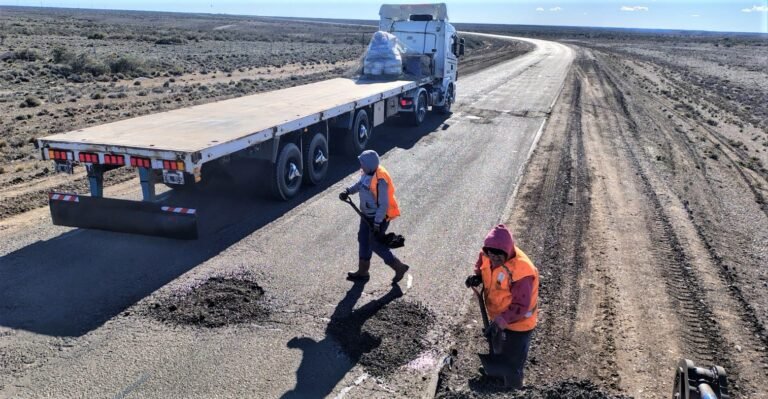 Vialidad Nacional continúa con trabajos de bacheo y mantenimiento sobre la Ruta Nacional 3