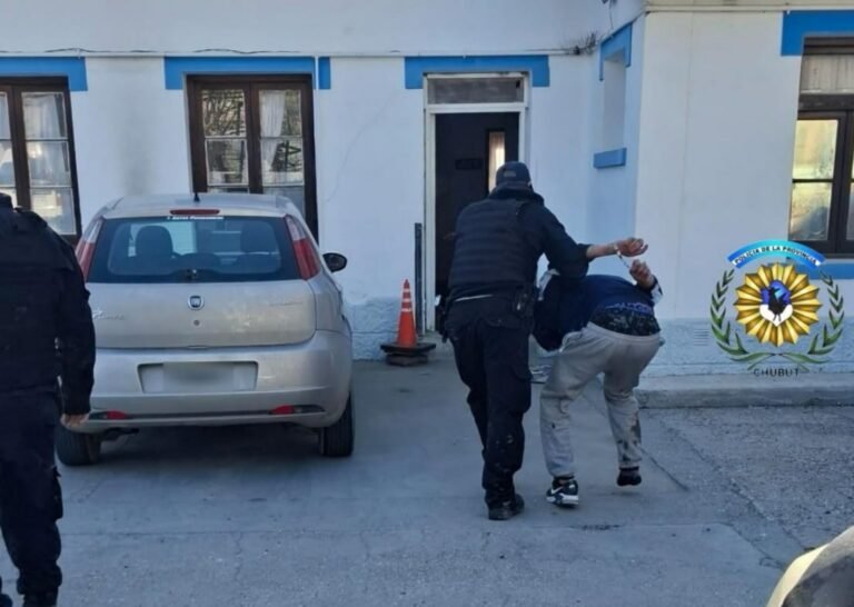 Detuvieron a un hombre tras ingresar a una vivienda, romper un celular y amenazar de muerte