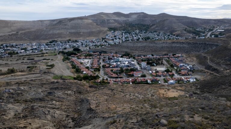 Avanza al 70% la obra de estabilización del cerro Hermitte en barrio Médanos