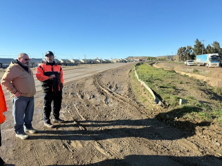 Repararán las banquinas de la Ruta 3 para evitar acumulación de agua