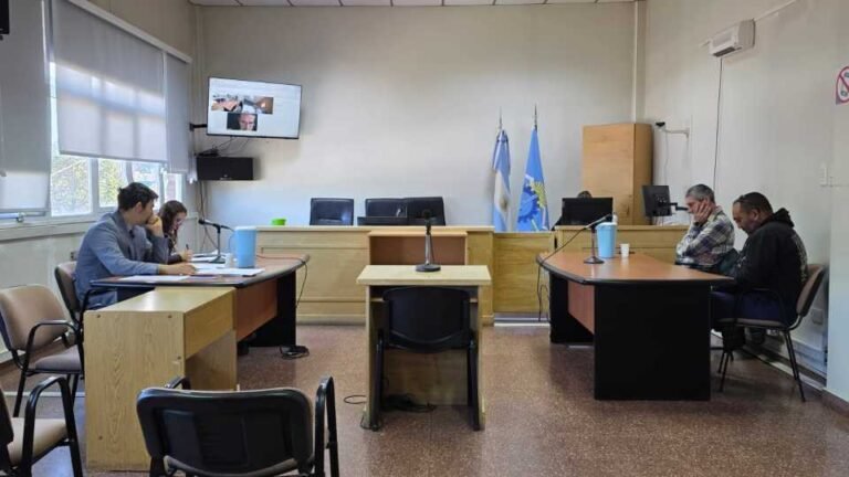 Acusan a un director de escuela y a un empleado municipal por desviar fondos destinados a la alimentación de alumnos