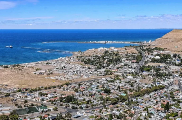 El barrio General Mosconi cumple 119 años y pone el foco en las familias afectadas por el Cerro Hermitte