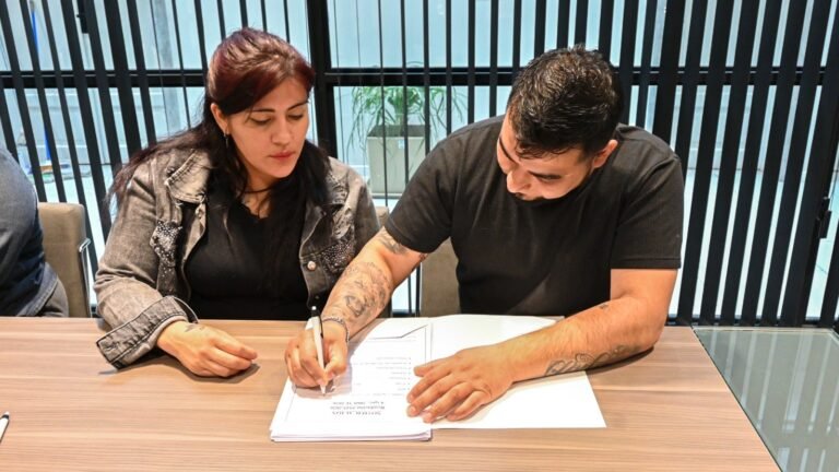 Entregan 50 viviendas con terreno y servicios a perjudicados por el desplazamiento del cerro Hermitte