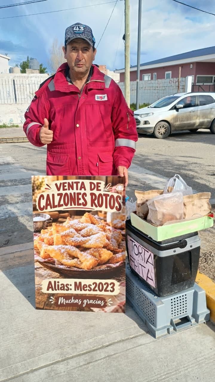 Vende tortas fritas y calzones rotos para comprar insumos y pide la colaboración de los vecinos