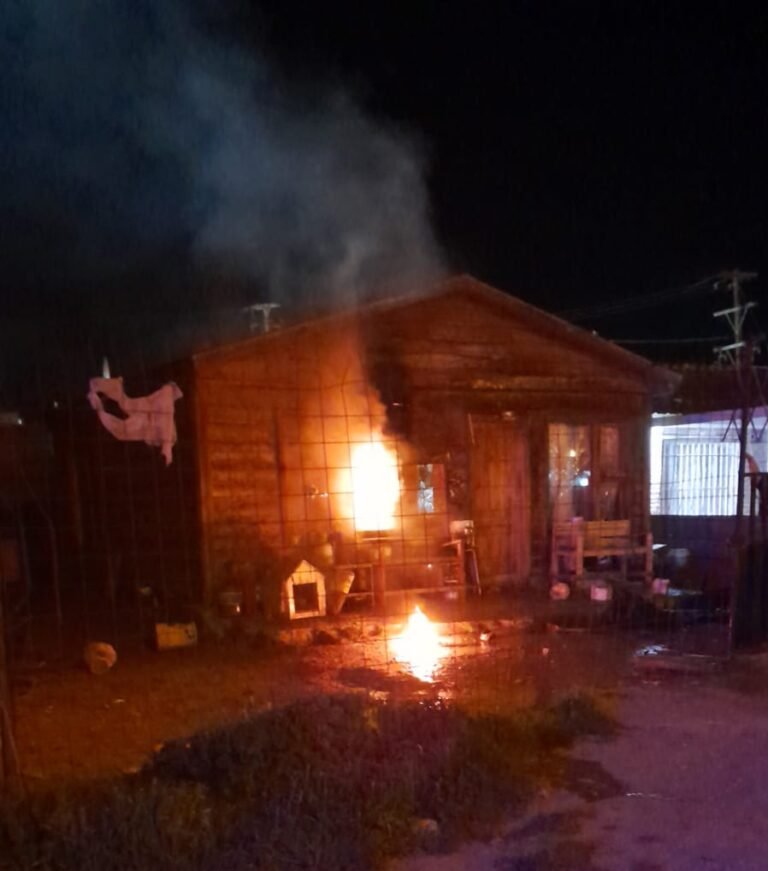 Atacaron una casa con bombas molotov en Kilómetro 8