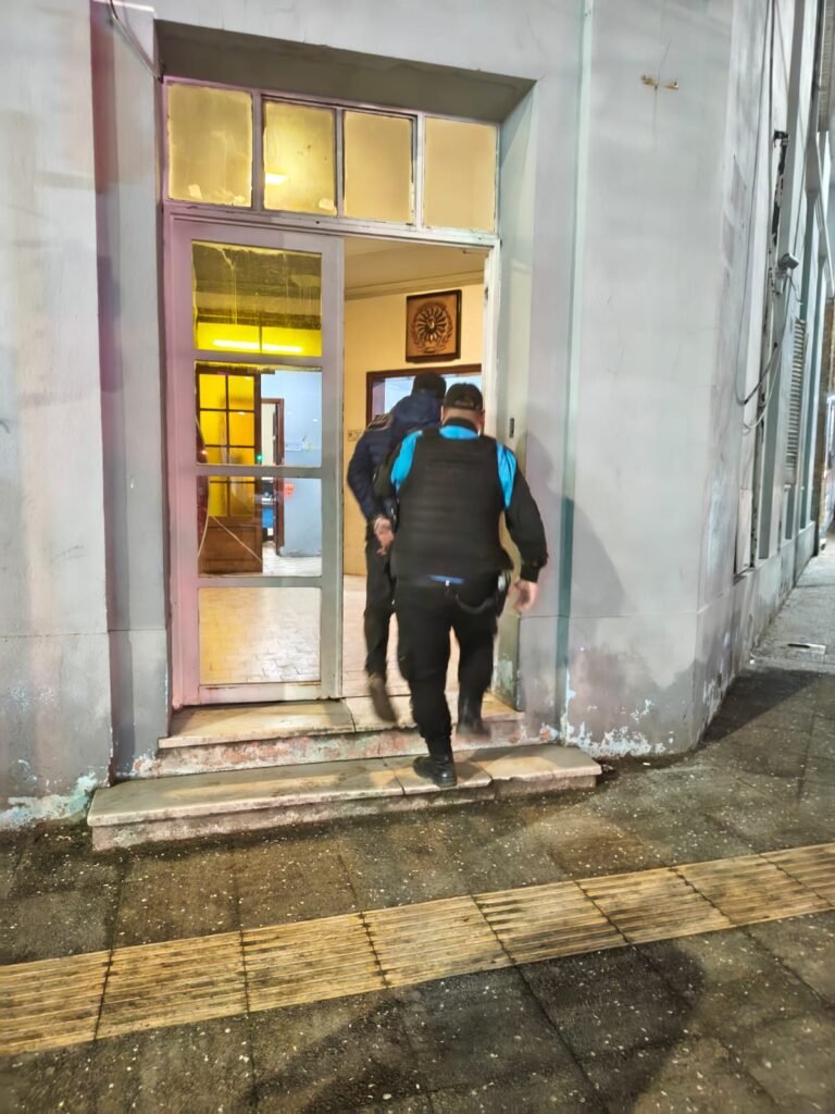 Sorprenden en el centro a un hombre prófugo de la Justicia que circulaba con tobillera electrónica
