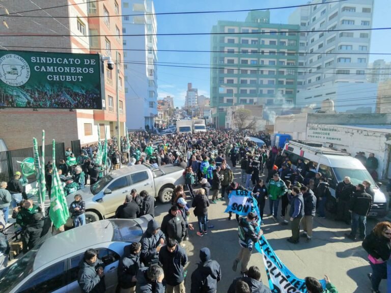 Una enfermera irá a juicio acusada de robar vacunas contra el COVID para el sindicato de Camioneros