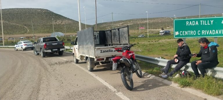 Una colisión entre una camioneta y una moto dejó un conductor asistido en la rotonda de las rutas 3 y 26