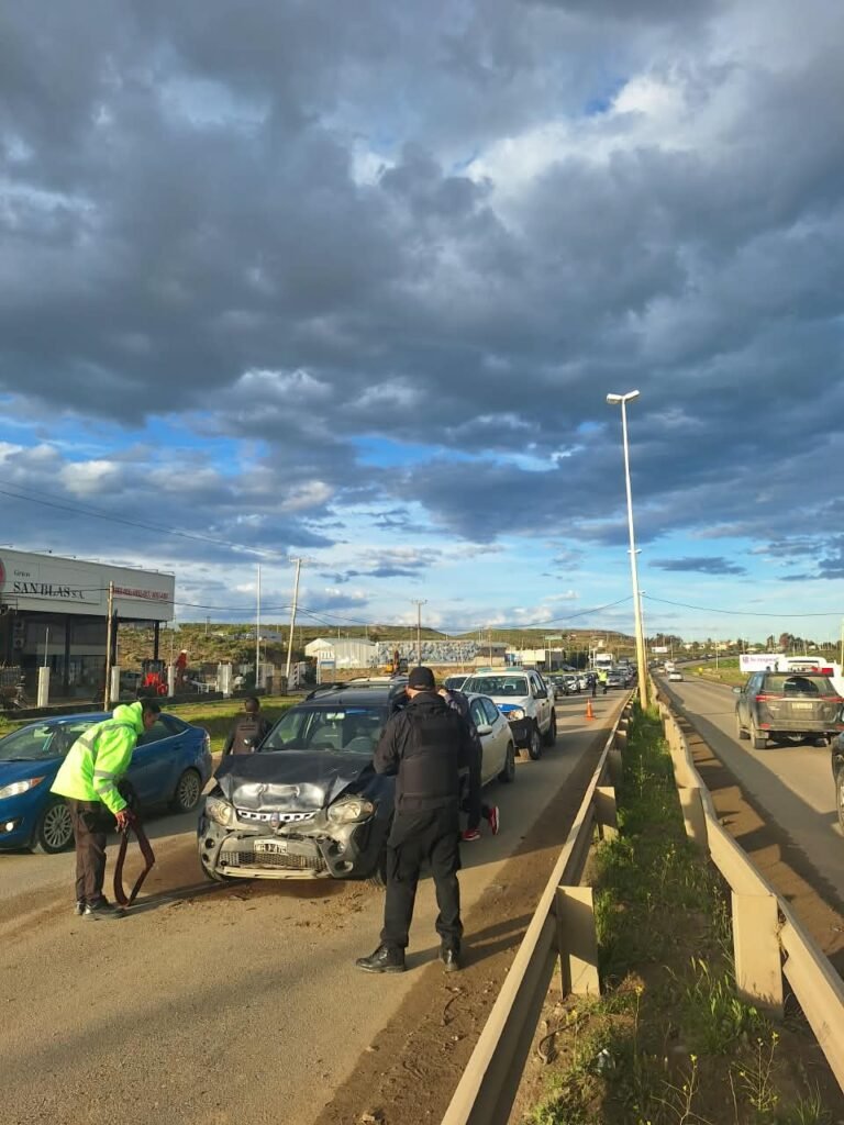 Choque múltiple sobre la avenida Hipólito Yrigoyen interrumpió el tránsito durante la tarde