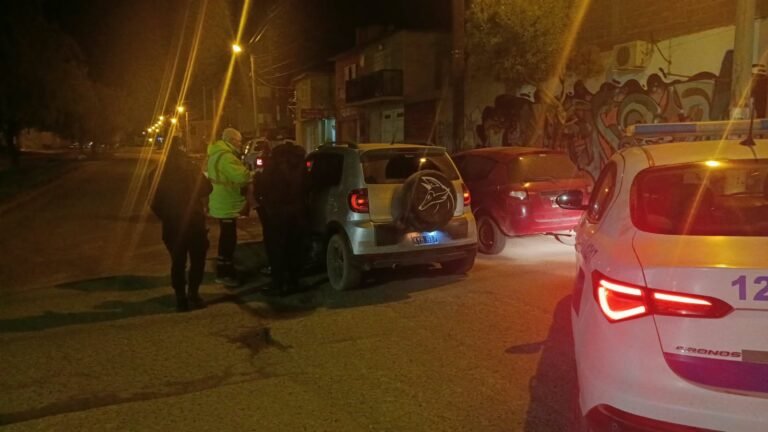 “Me sobra la plata para pagar”: manejaba borracho, rompió su auto y quiso pelear con la Policía