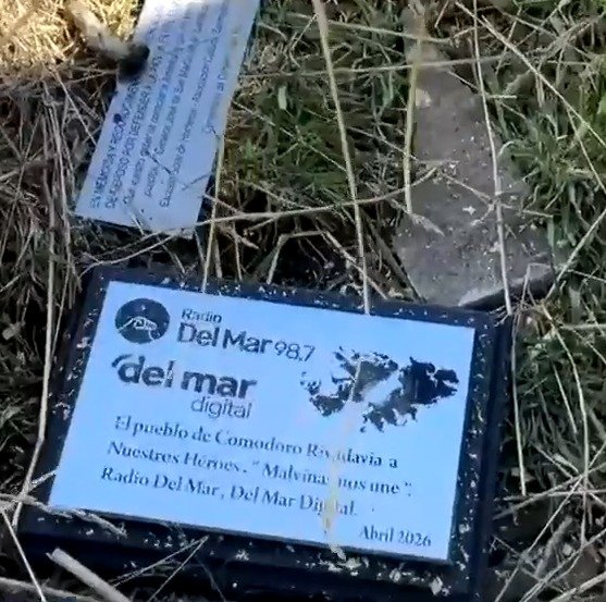 La TV chilena mostró placas y homenajes argentinos descartados fuera del Cementerio de Darwin