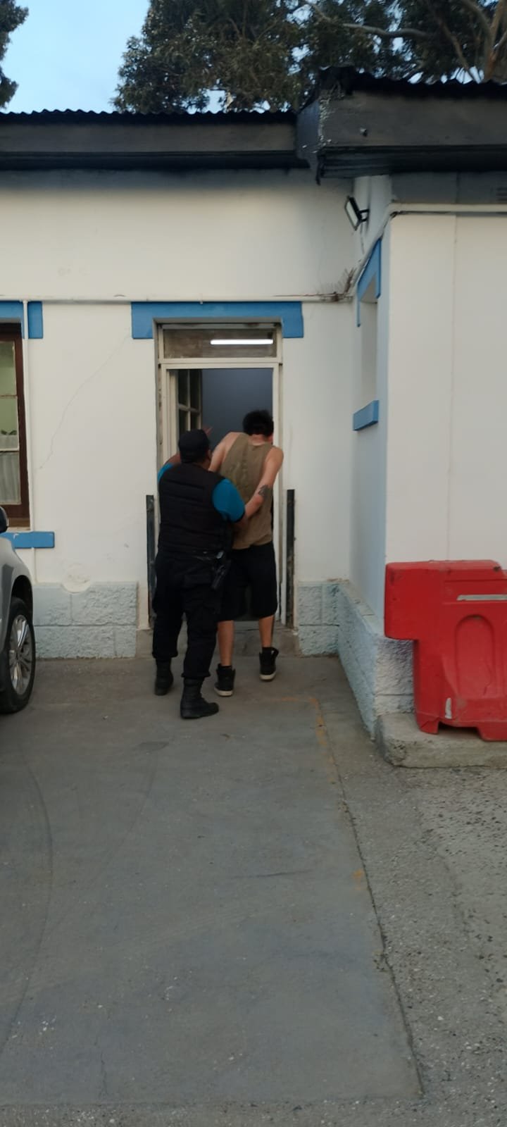 Saqueó góndolas, huyó con productos valuados en más de 120 mil pesos y terminó atrapado a tres cuadras