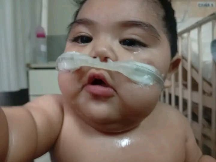 Una madre denuncia diagnóstico tardío y exige el traslado urgente de su bebé internado en terapia intensiva