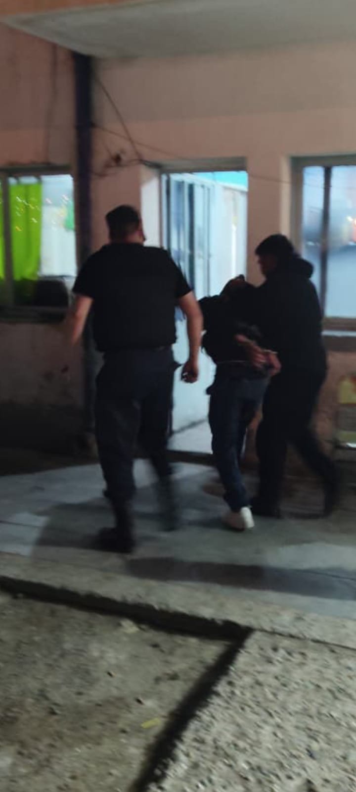 Huía a toda velocidad en un rodado sustraído, chocó y terminó aprehendido