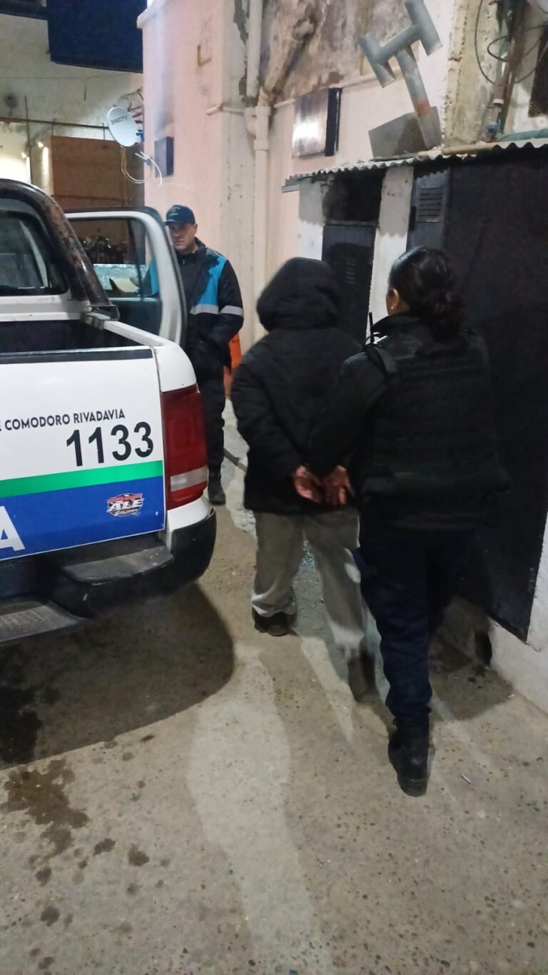Violenta agresión en una cervecería del Barrio Industrial: le voló un diente de un cabezazo a una conocida
