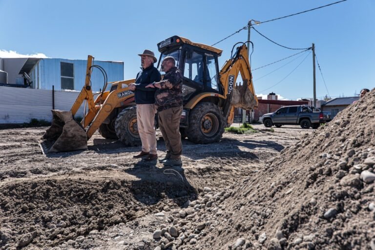 Othar supervisó obras viales y terrenos entregados en René Favaloro
