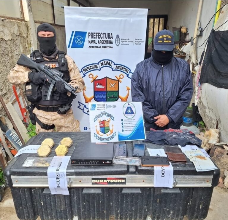 Prefectura incautó más de $1.200 millones en lingotes de oro ocultos en un inodoro