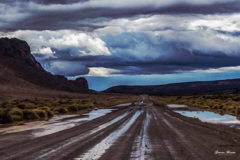 Alerta por tormentas en Chubut: tres rutas provinciales permanecen cerradas al tránsito y se despliega un operativo preventivo