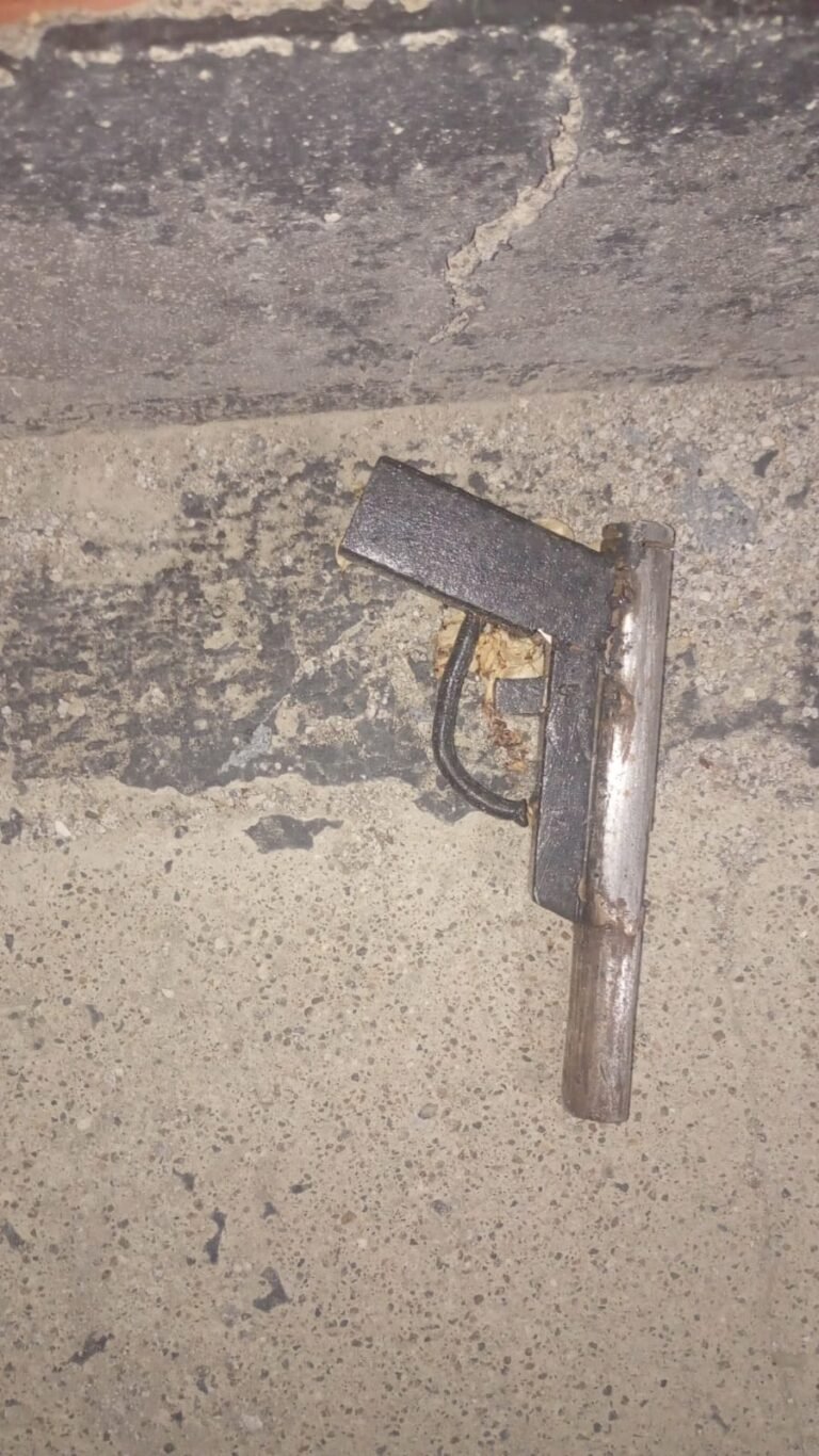 Secuestraron una “tumbera” oculta en el techo de una casa durante un operativo en el Máximo Abásolo