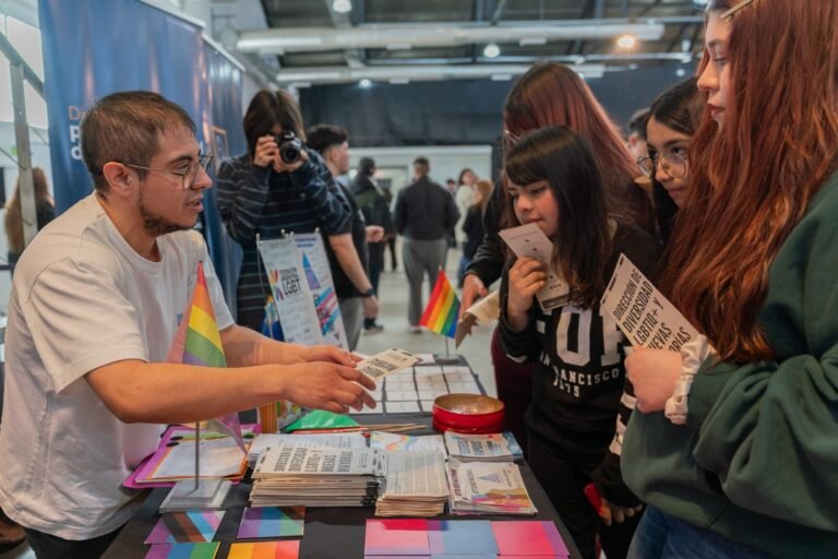 Más de 600 estudiantes participaron de la Primera Feria Intersectorial de ESI en Comodoro