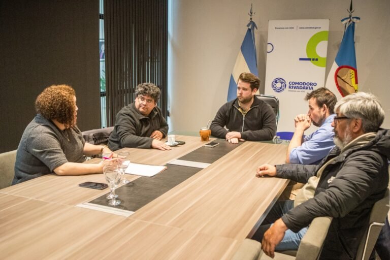 Ex trabajadores de Patagonia Argentina se reunieron con funcionarios por su situación laboral