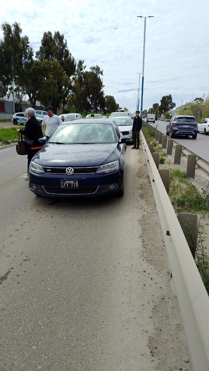 Una mujer fue trasladada al Hospital Alvear tras un choque en avenida Del Libertador