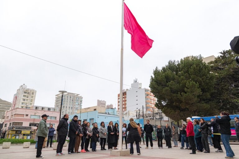 Comodoro levantó la bandera rosa para promover la prevención del cáncer de mama