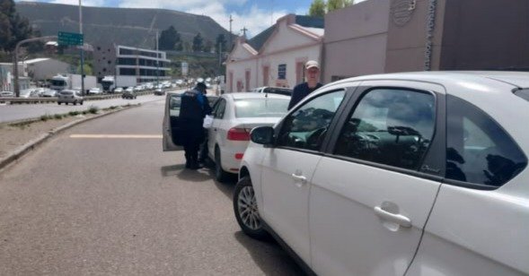 Dos vehículos protagonizaron un fuerte choque en Km3