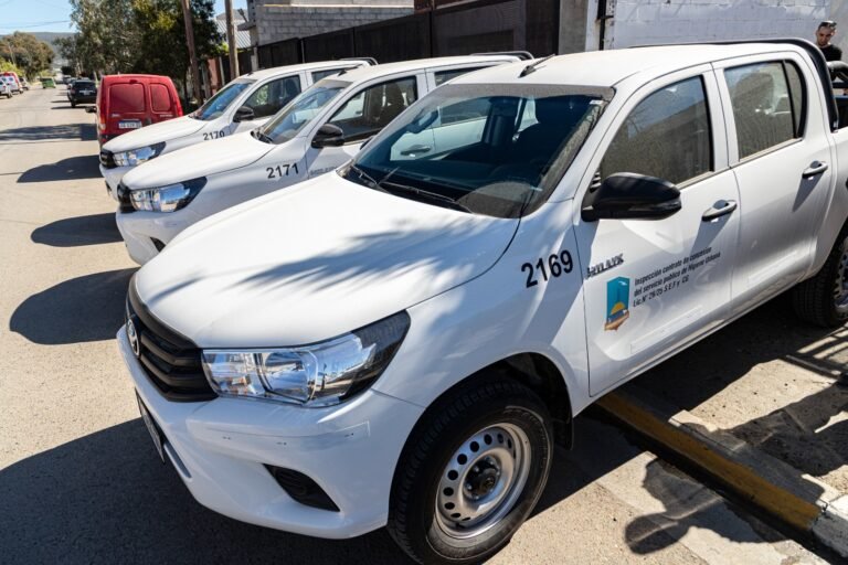 Urbana entregó tres camionetas al Municipio para controlar el servicio de limpieza