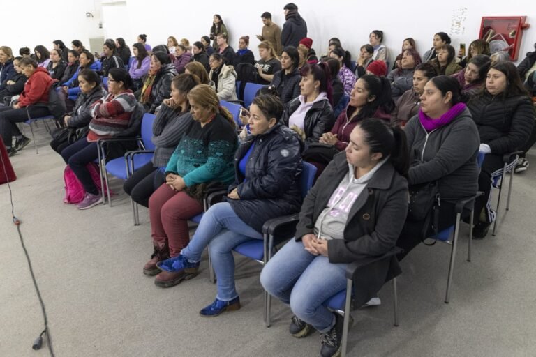 Más de 60 mujeres participaron de una jornada de prevención del cáncer de mama en Comodoro